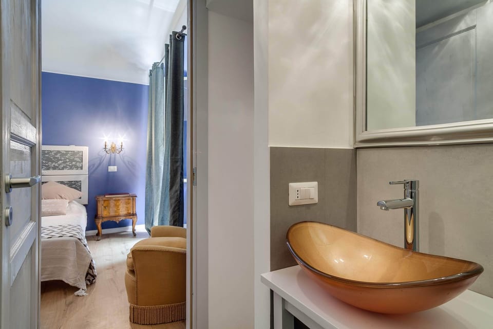 Comfort Double Room | Bathroom | Shower, rainfall showerhead, hair dryer, bidet