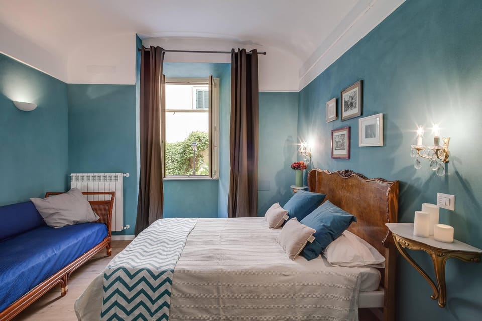 Deluxe Triple Room | Down comforters, free WiFi, bed sheets