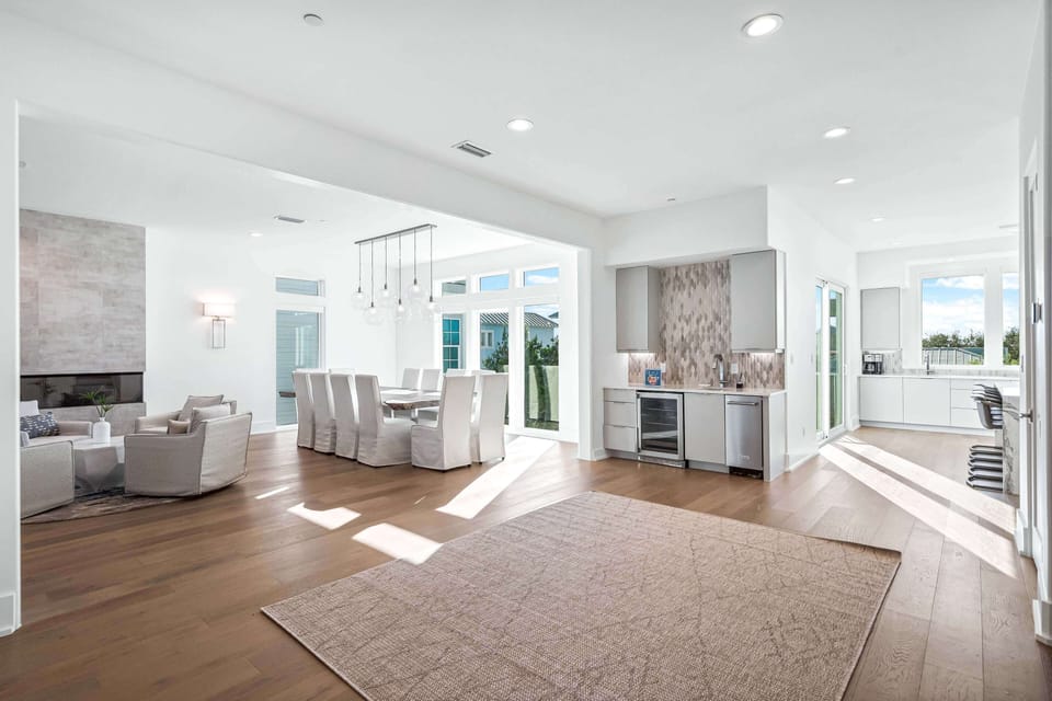 3rd Floor dining area seats 12