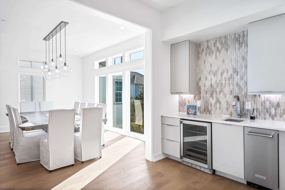 3rd floor wet bar