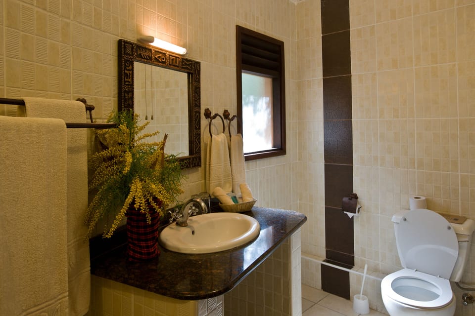 Standard Double or Twin Room | Bathroom | Slippers