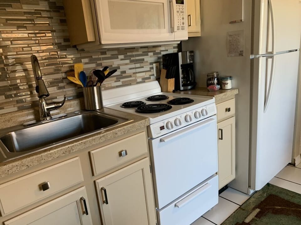 Full Kitchen
