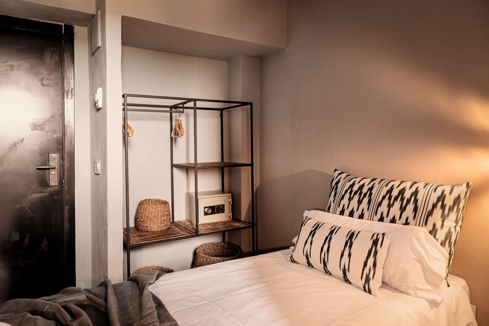 Standard Single Room | In-room safe, desk, WiFi (free), bed sheets