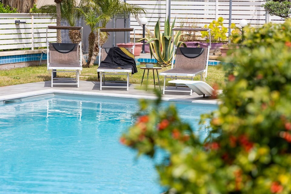 Building Exterior, Outdoor, Pool