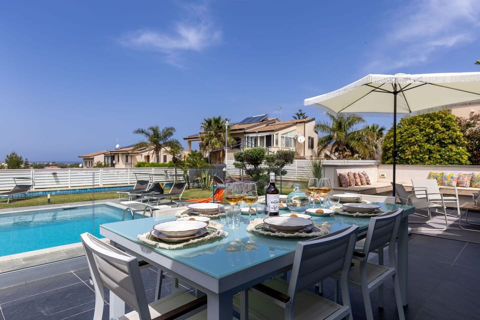 Balcony / Terrace / Patio, Building Exterior, Outdoor, Pool