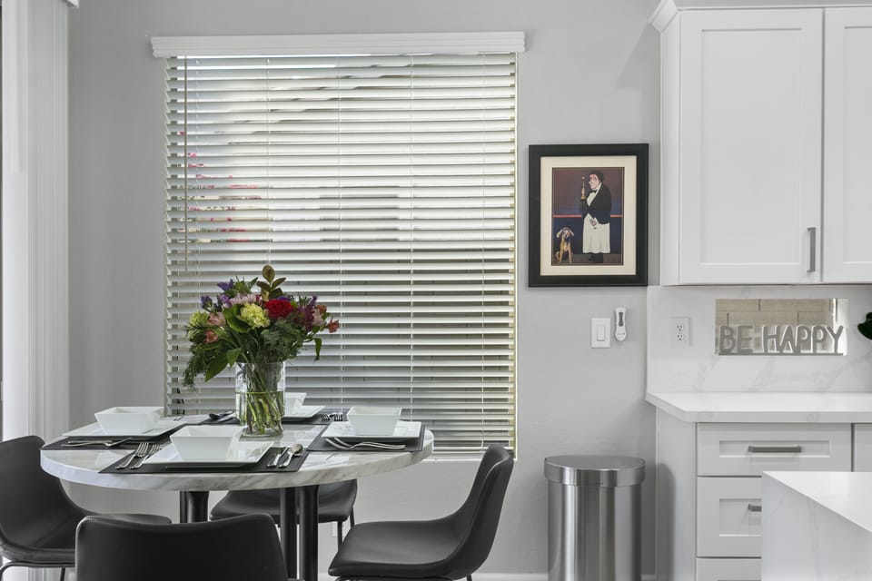 New Elegant dinning table