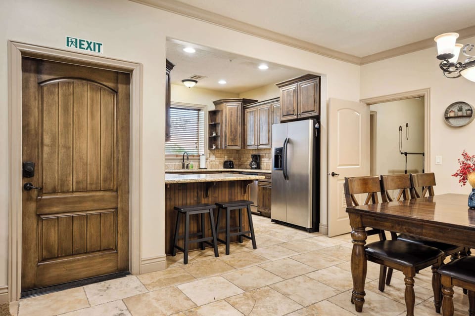 Condo, Multiple Beds, Patio, Mountain View (Coral Springs Getaway) | Private kitchen | Fridge, microwave, oven, stovetop