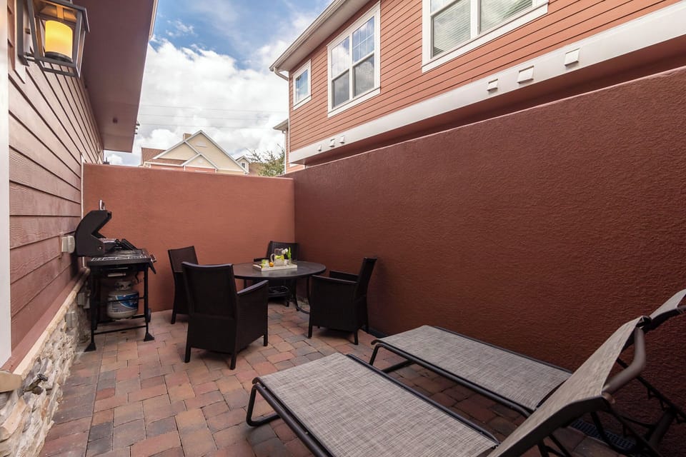 Townhome, Multiple Beds, Pool Access, City View (Sunrise in Kissimmee) | Outdoor dining