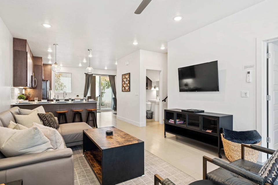 Townhome, Multiple Beds, Patio, Mountain View (Tranquility at The Lofts) | Living area | 42-inch flat-screen TV with digital channels, fireplace
