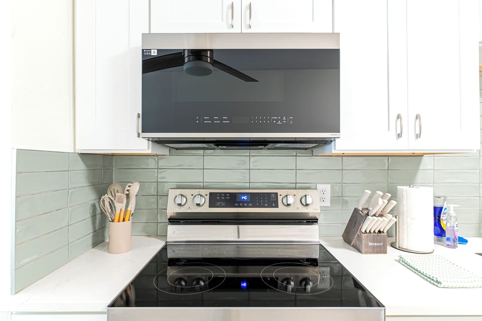 Built in Microwave and Full size Range for Large Families 
