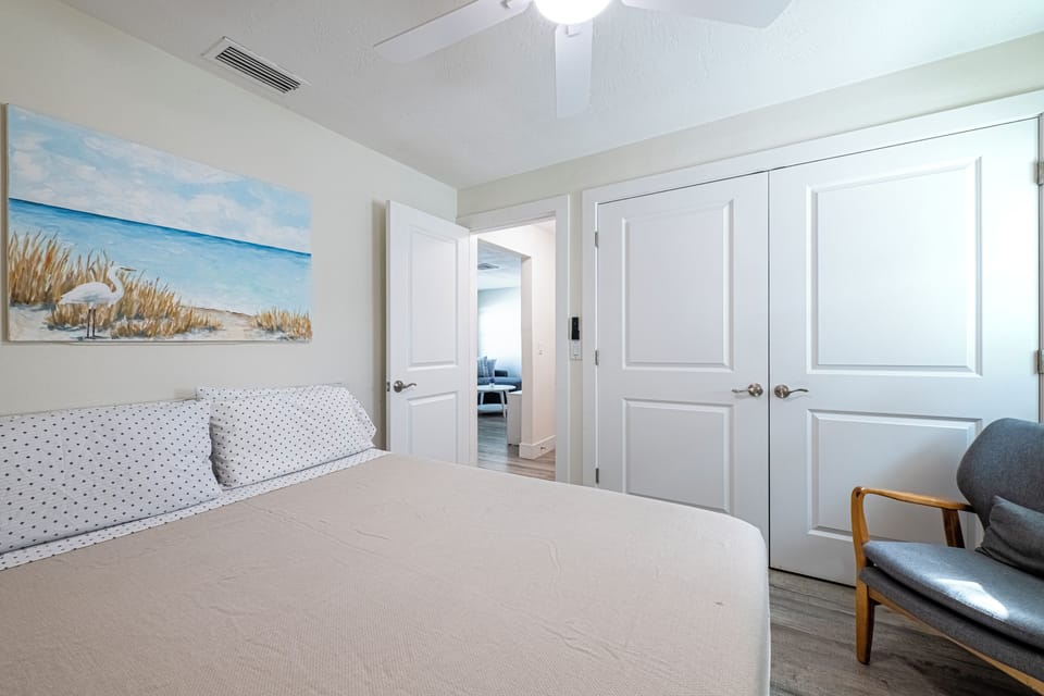 Queen Bed and Large Closet