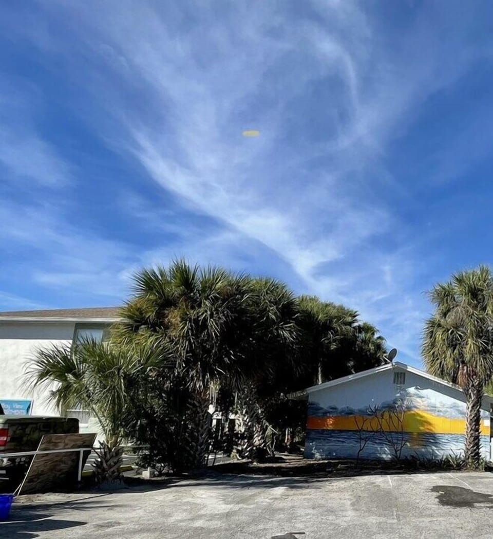 Front of 2504 Bay Blvd.