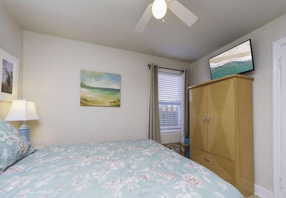 Bedroom - Queen Bed