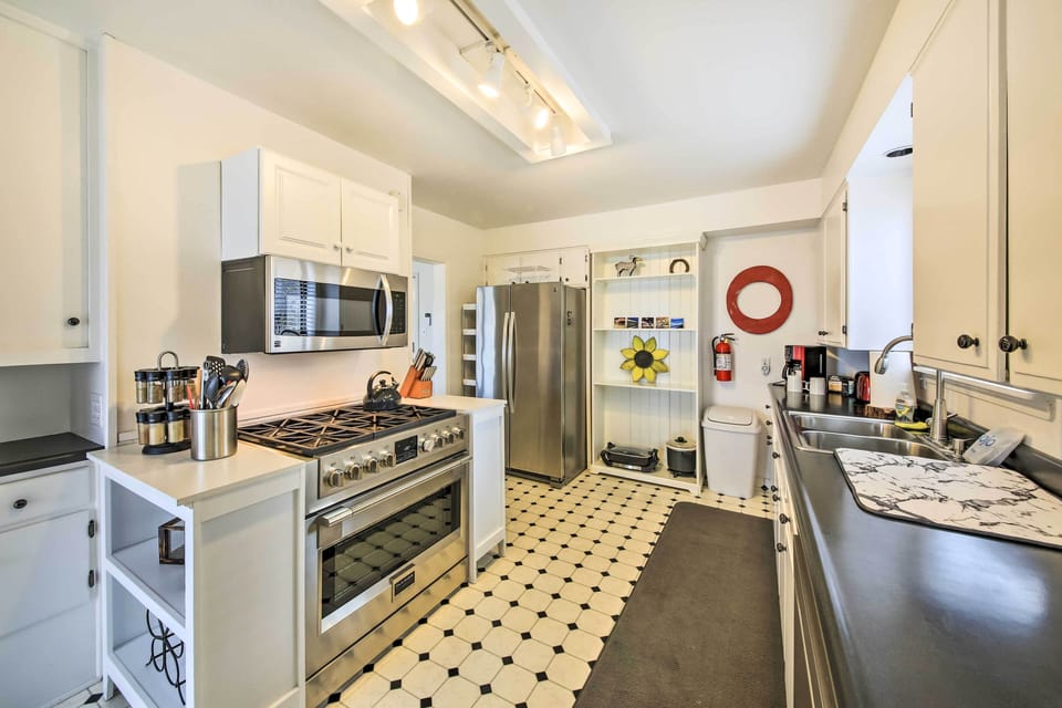Kitchen | Toaster | Complimentary Spices