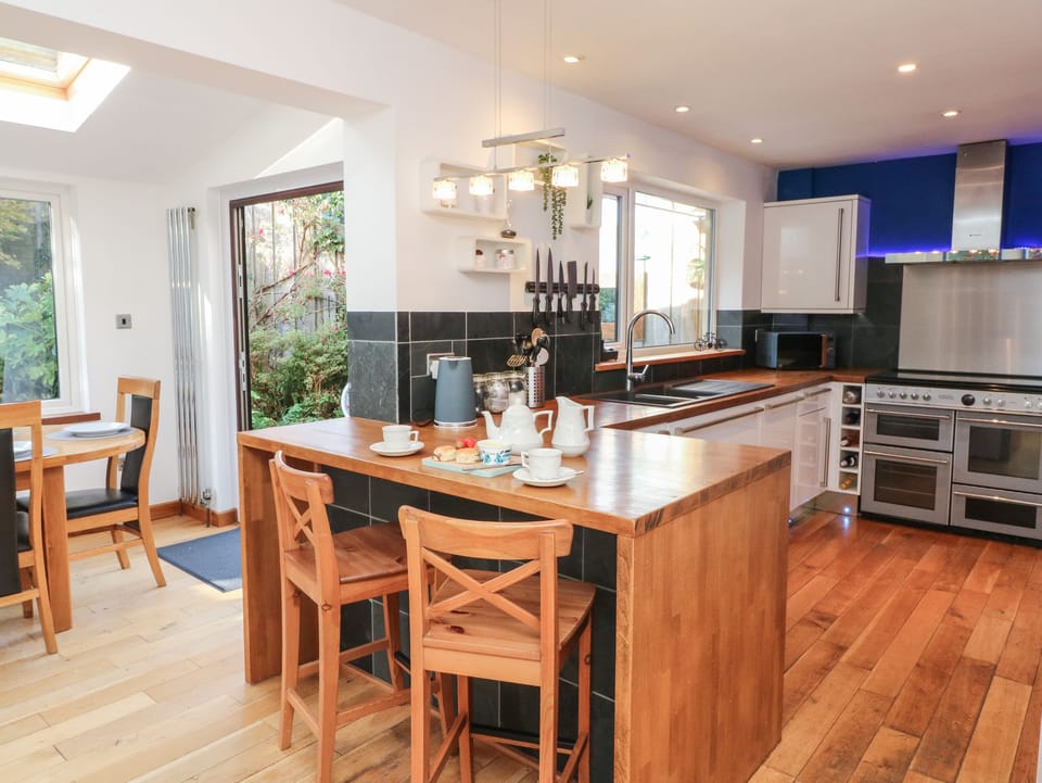 Fridge, dishwasher, electric kettle, toaster