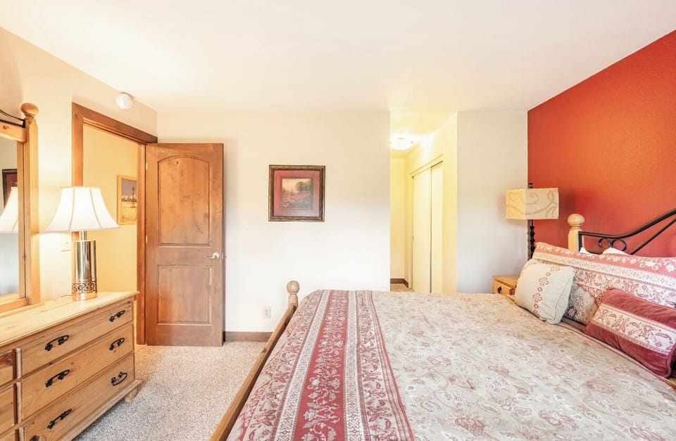 Condo, Multiple Beds, Pool Access, City View | 2 bedrooms, free WiFi, bed sheets