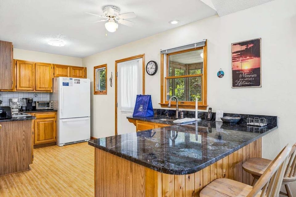 Top-Level Kitchen with Bar (seats 2)