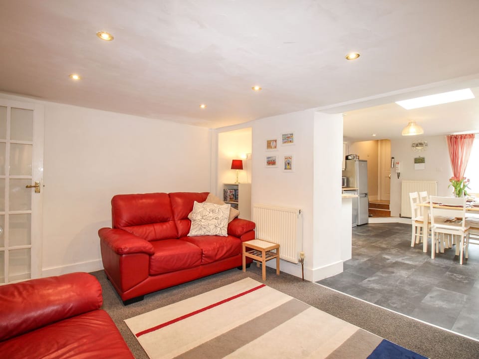 Cottage | Living area | Flat-screen TV, DVD player
