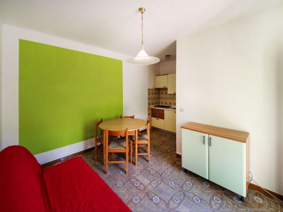 Furniture, Property, Table, Cabinetry, Wood, Houseplant, Building, Interior Design, Comfort, Flooring