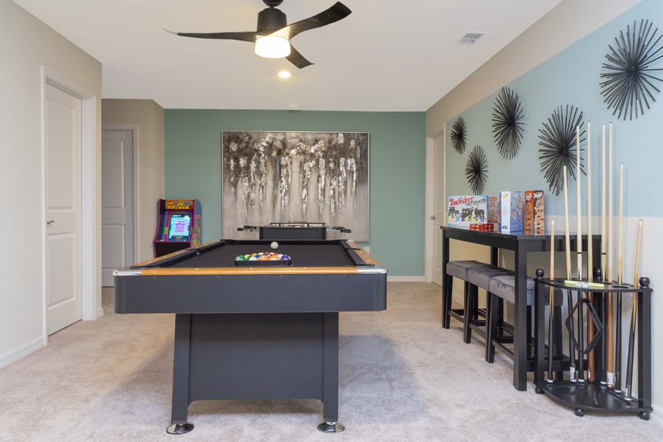 alternate view of the loft area upstairs.