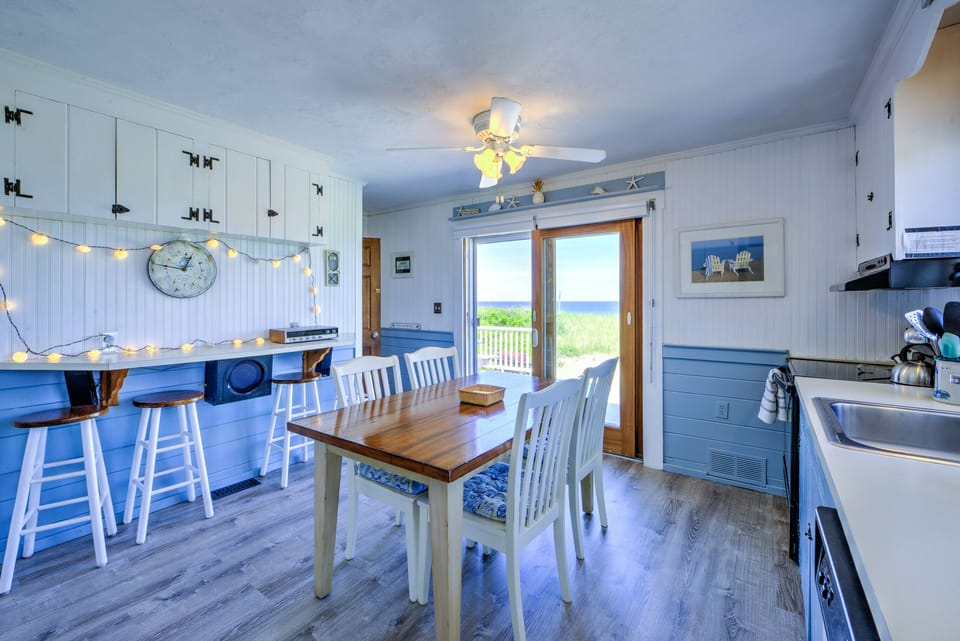 Dining/bartop area.