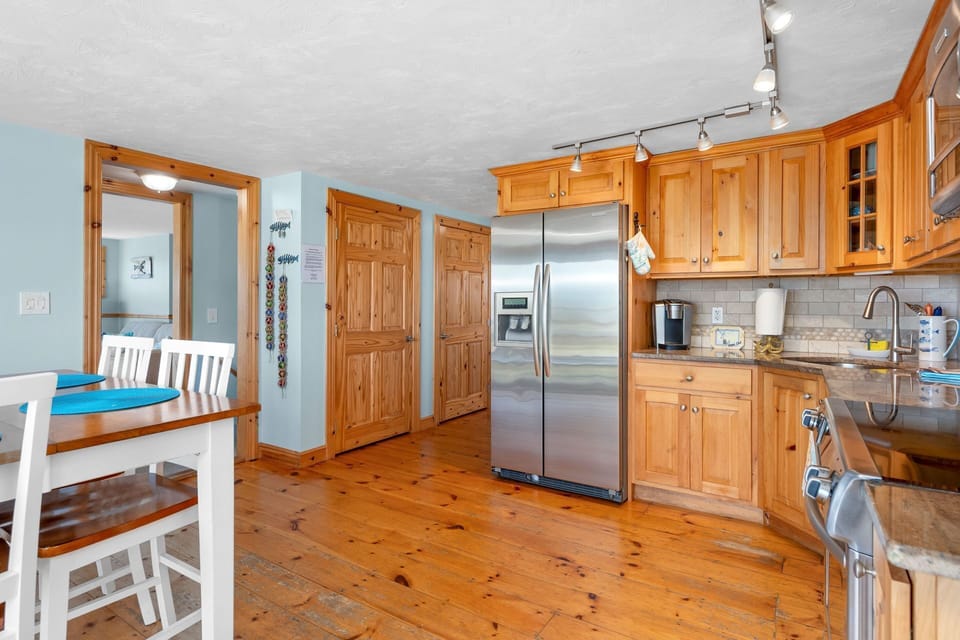 Eat in kitchen