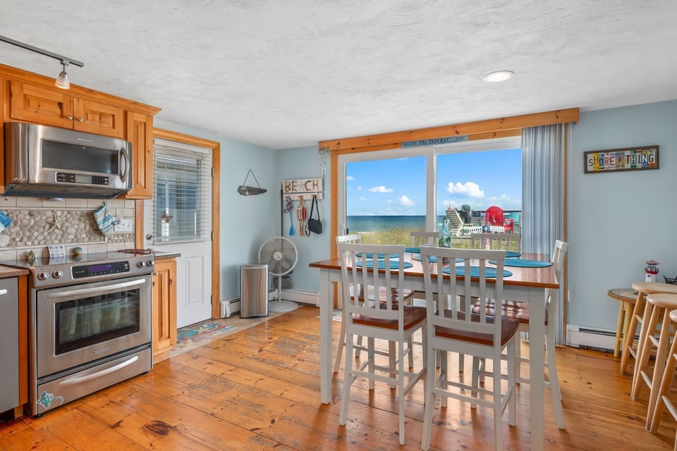 Bright ocean views in the kitchen/dining area.