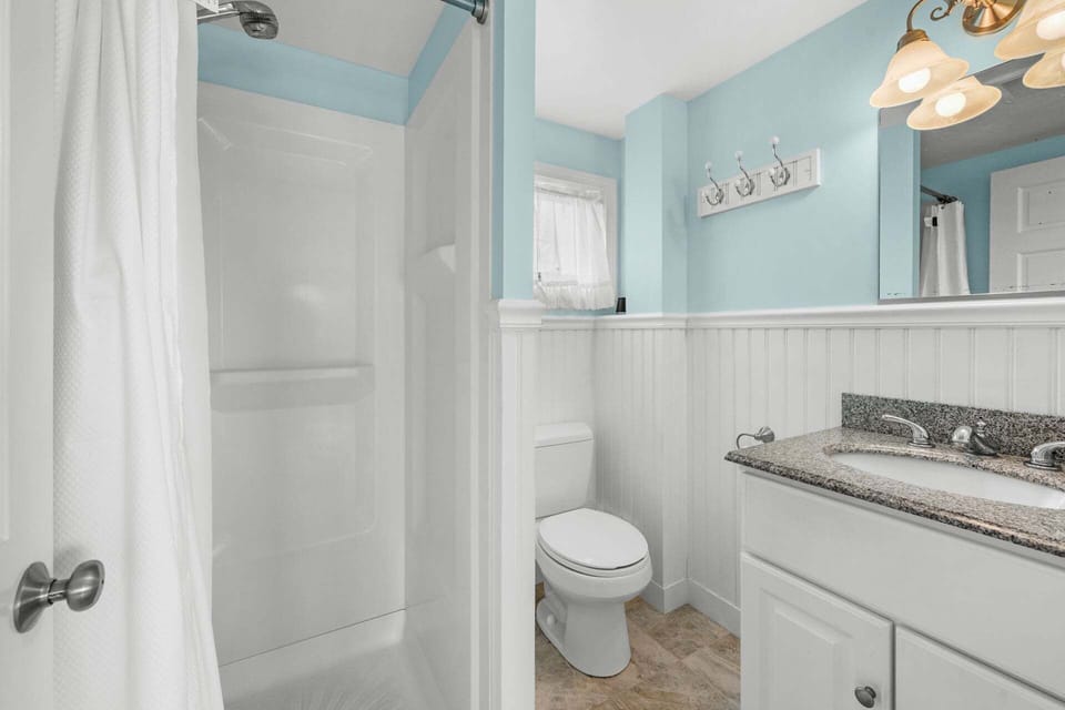Bathroom - Full/Shower Stall