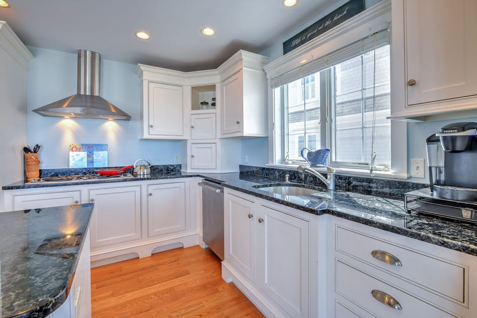 Fully equipped kitchen with granite countertops.
