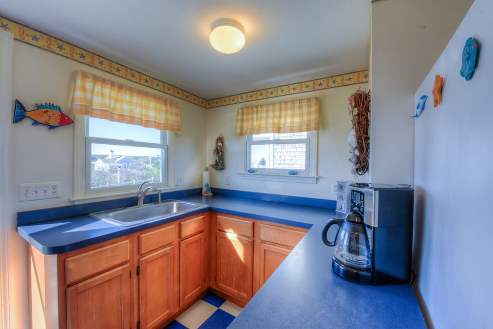 Fully equipped kitchen.