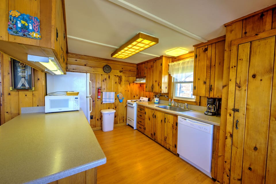 Fully equipped kitchen.