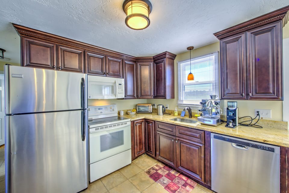 Fully equipped kitchen.