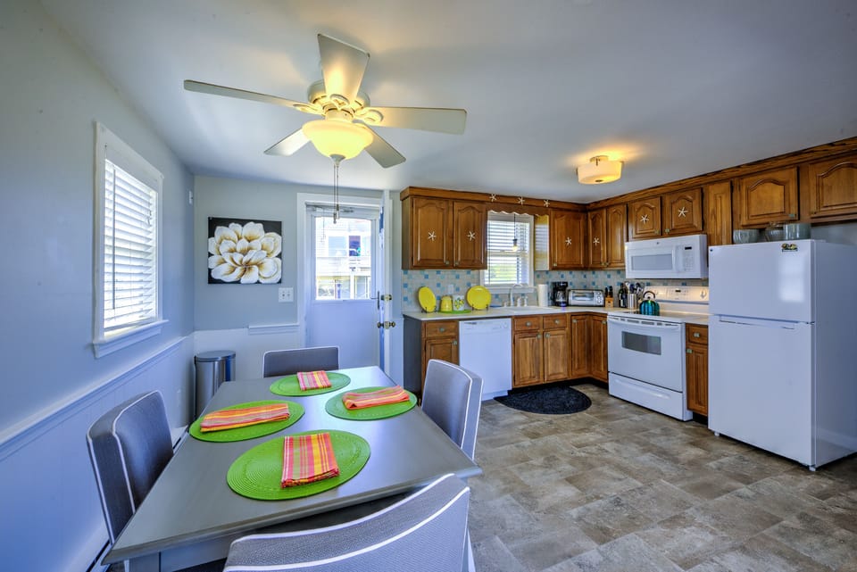 Kitchen/Dining Area.