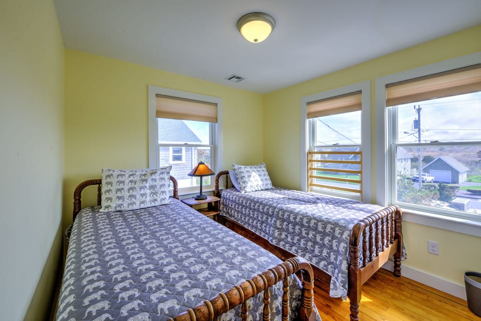 Bedroom Four - Two Twins - Mid Level.