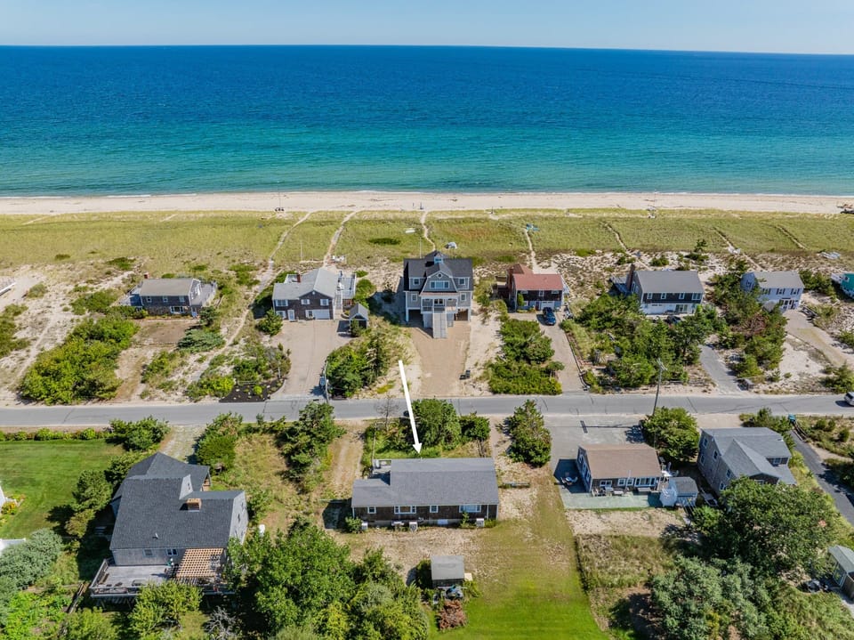 Aerial view of property to Sagamore Beach