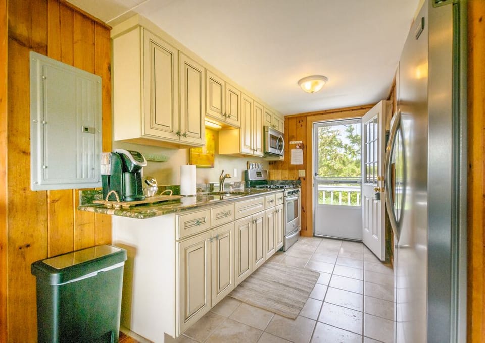 Kitchen - 300 Phillips Road