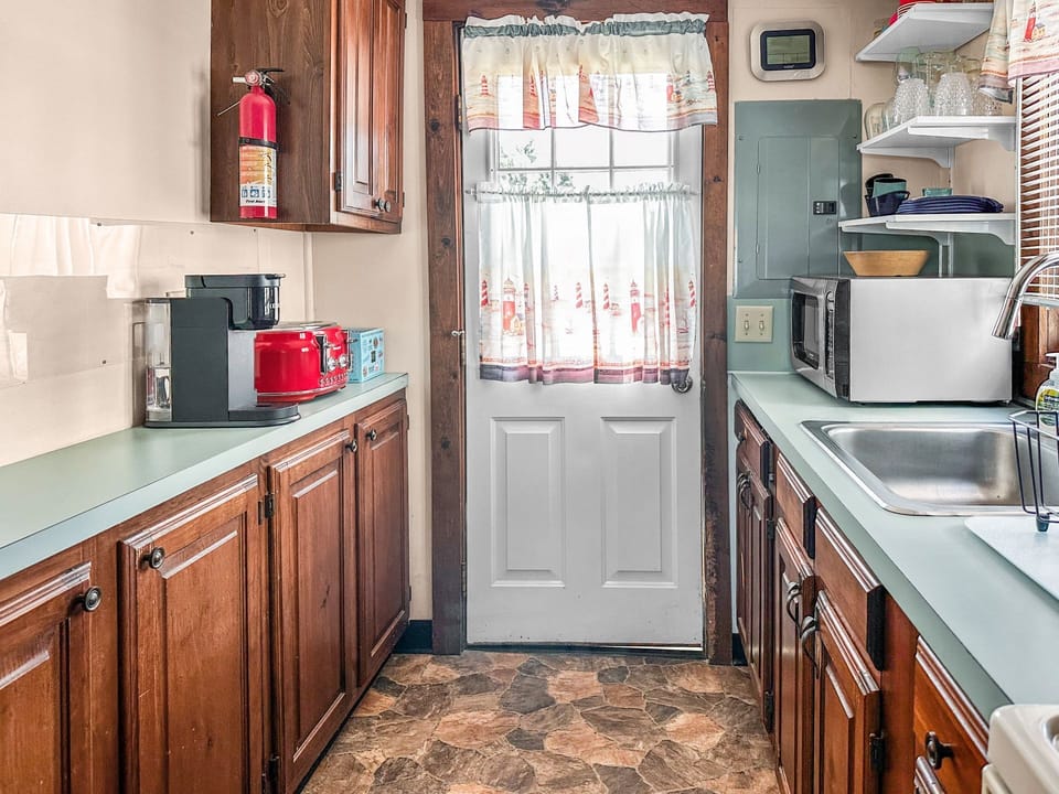 Fully equipped kitchen.