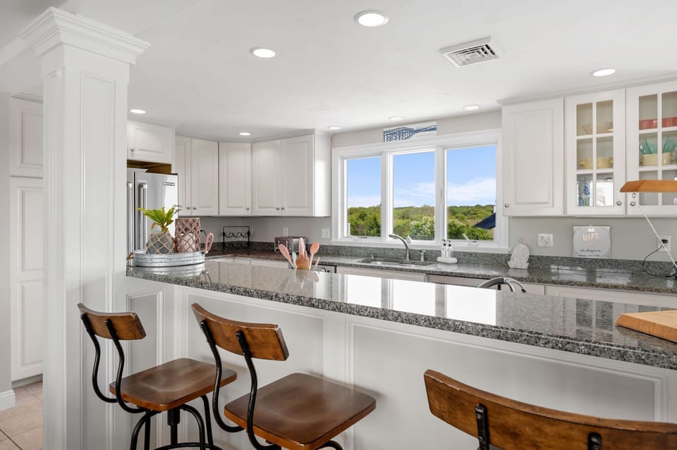 Counter top seating for 3