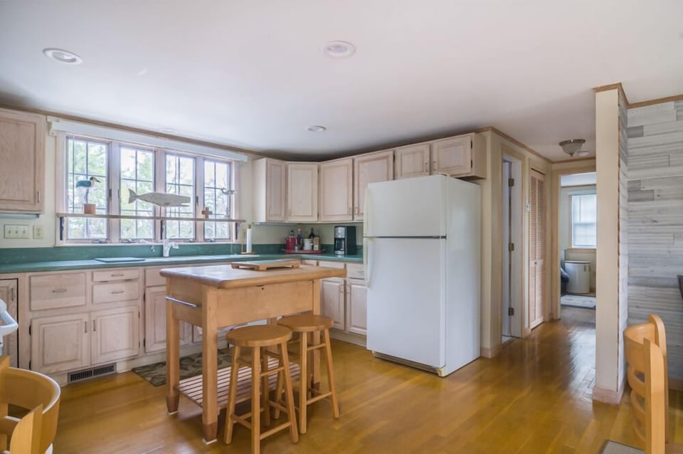 Kitchen with small island for two guests.