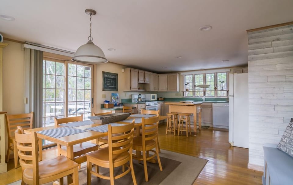 Open concept kitchen/dining area.