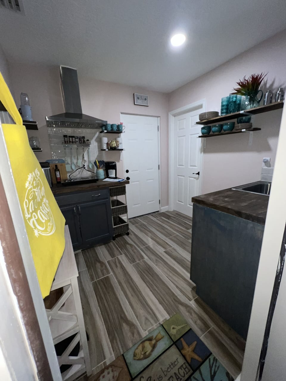 All you need for your stay on a mini kitchen 