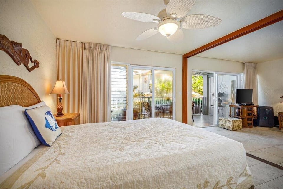 Condo, Multiple Beds (Alii Villas#128 Remodeled Oceanfront ) | 2 bedrooms
