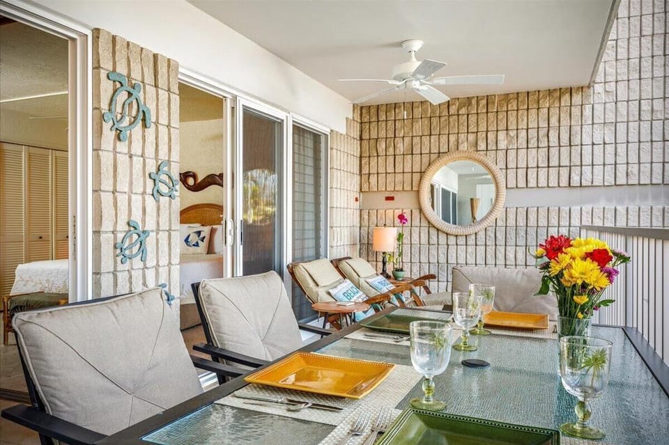 Condo, Multiple Beds (Alii Villas#128 Remodeled Oceanfront ) | Dining