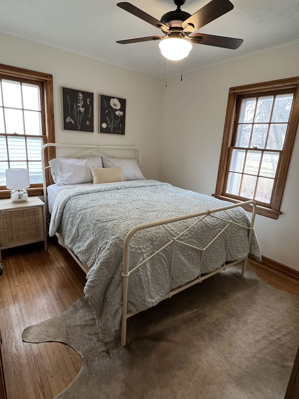 Back queen bedroom