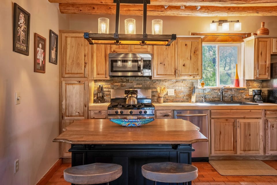 Full kitchen 