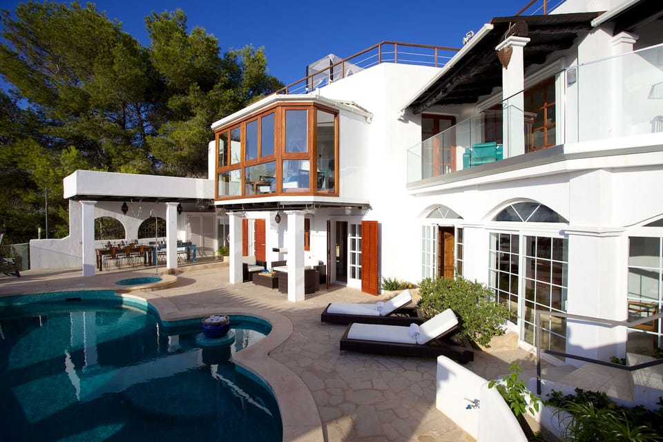 Pool and pool terrace