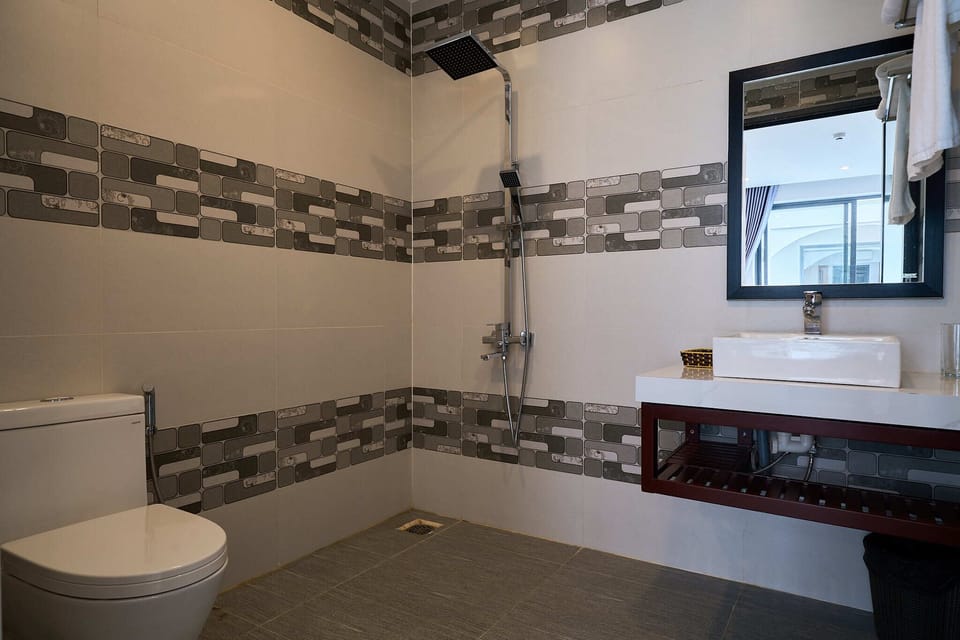 Deluxe Double or Twin Room | Premium bedding, individually decorated, individually furnished, desk