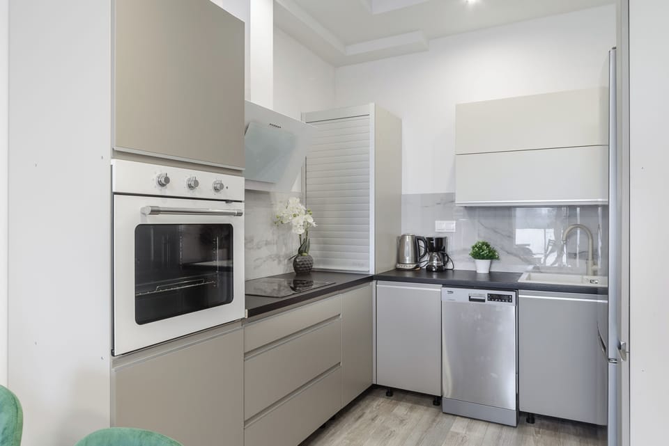 Apartment | Private kitchen | Fridge, oven, stovetop, dishwasher