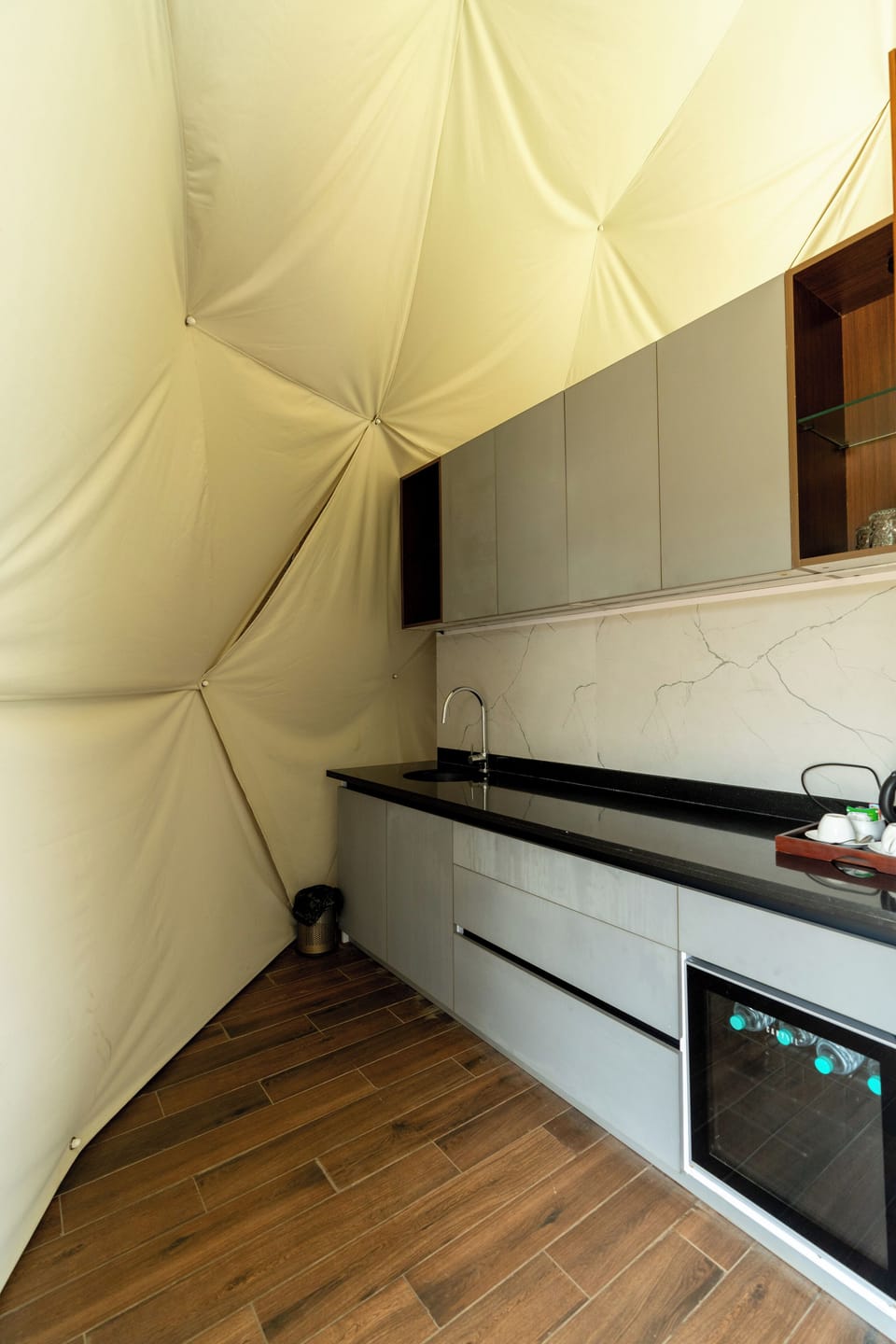 Luxury Double Room, 1 Double Bed, Smoking, Mountain View | Private kitchen