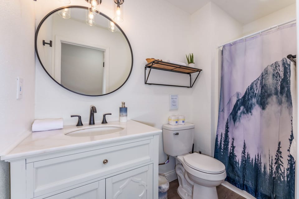 Common bathroom right on the first floor.